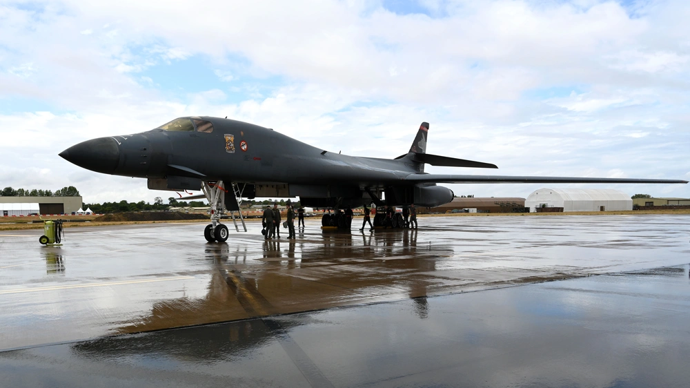 A US Air Force B-1B Lancer lands at RAF Fairford in July 2025.