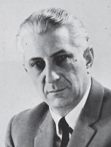 Archive portrait of Amos Manor in a suit and tie