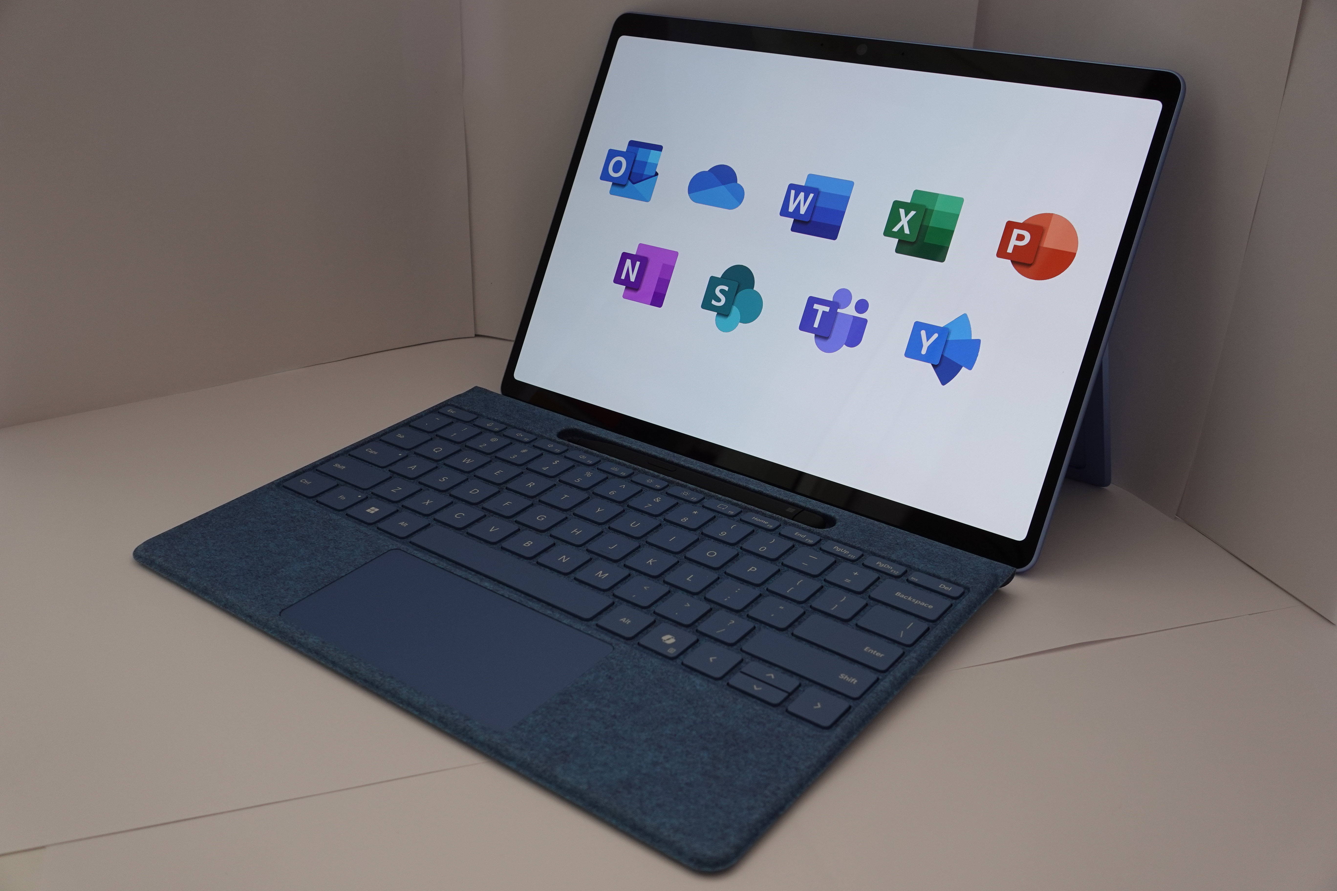 Microsoft 365 product display with Office application symbols